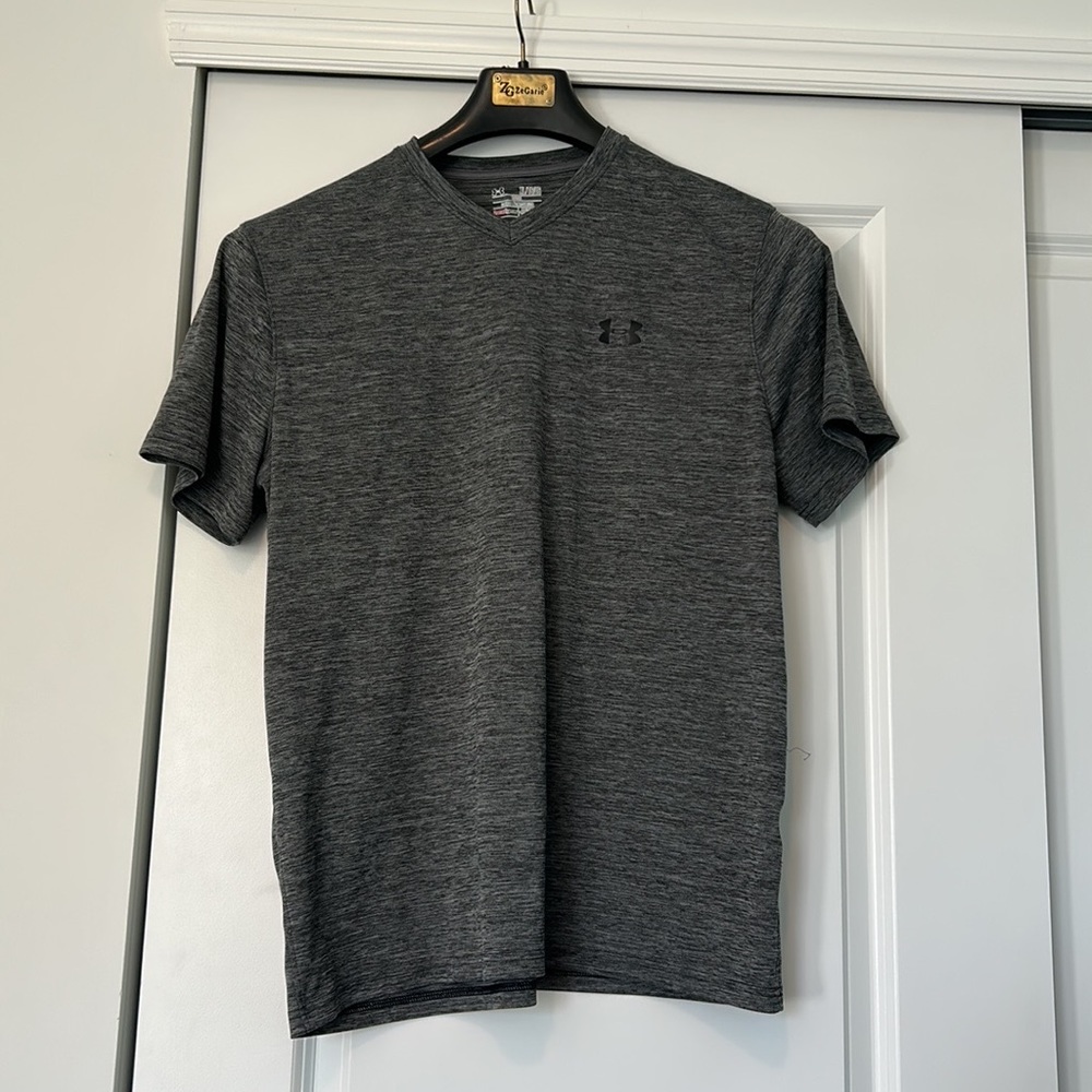 Under armour XL loose v neck